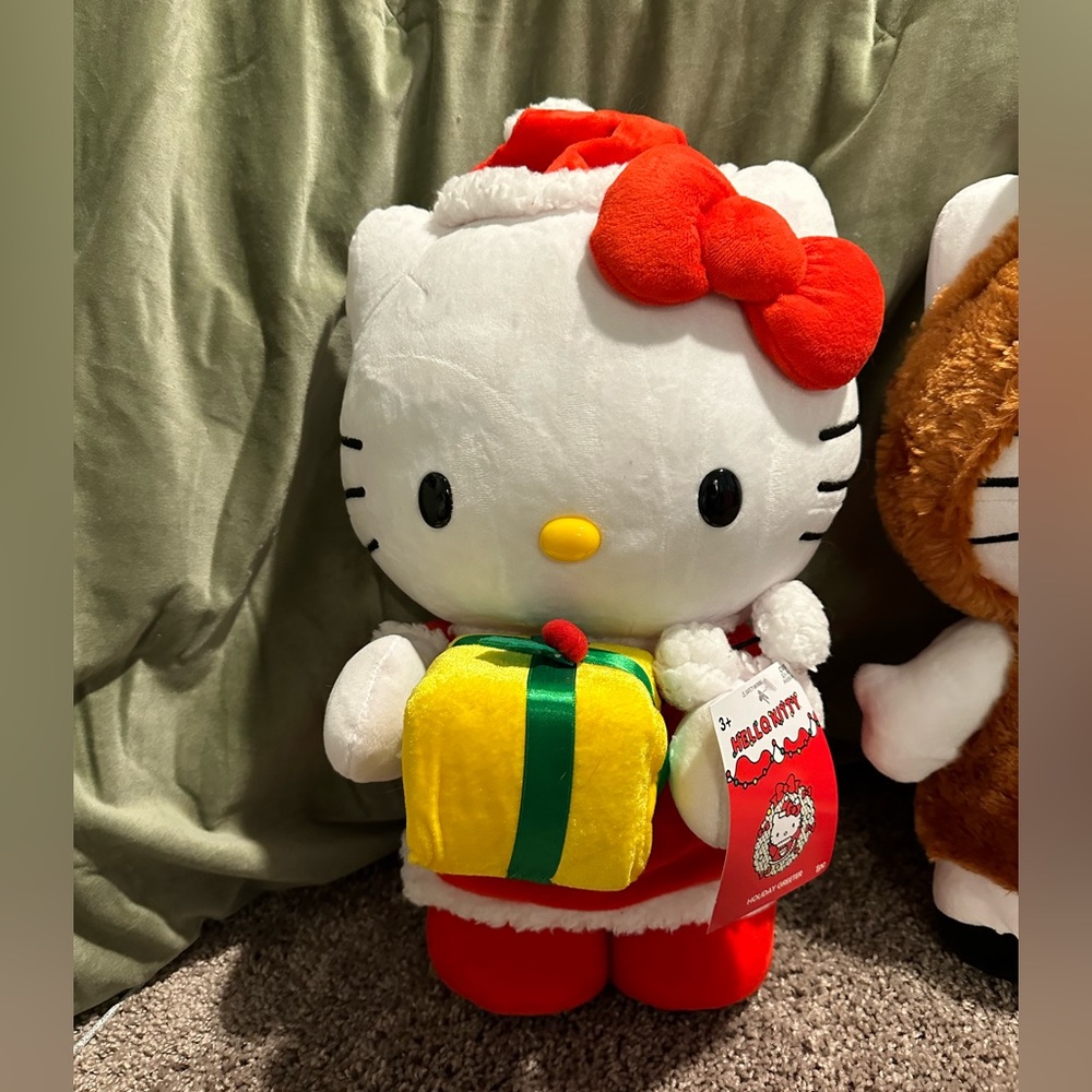 NWT HTF Hello Kitty Christmas Greeter